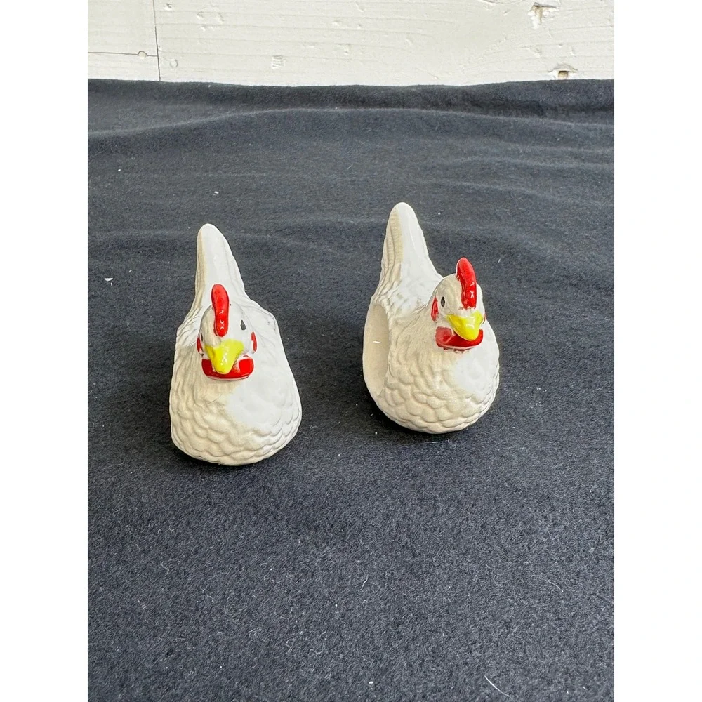 Vintage Ceramic Chicken Napkin Rings Pair White Farmhouse Hen Country Decor